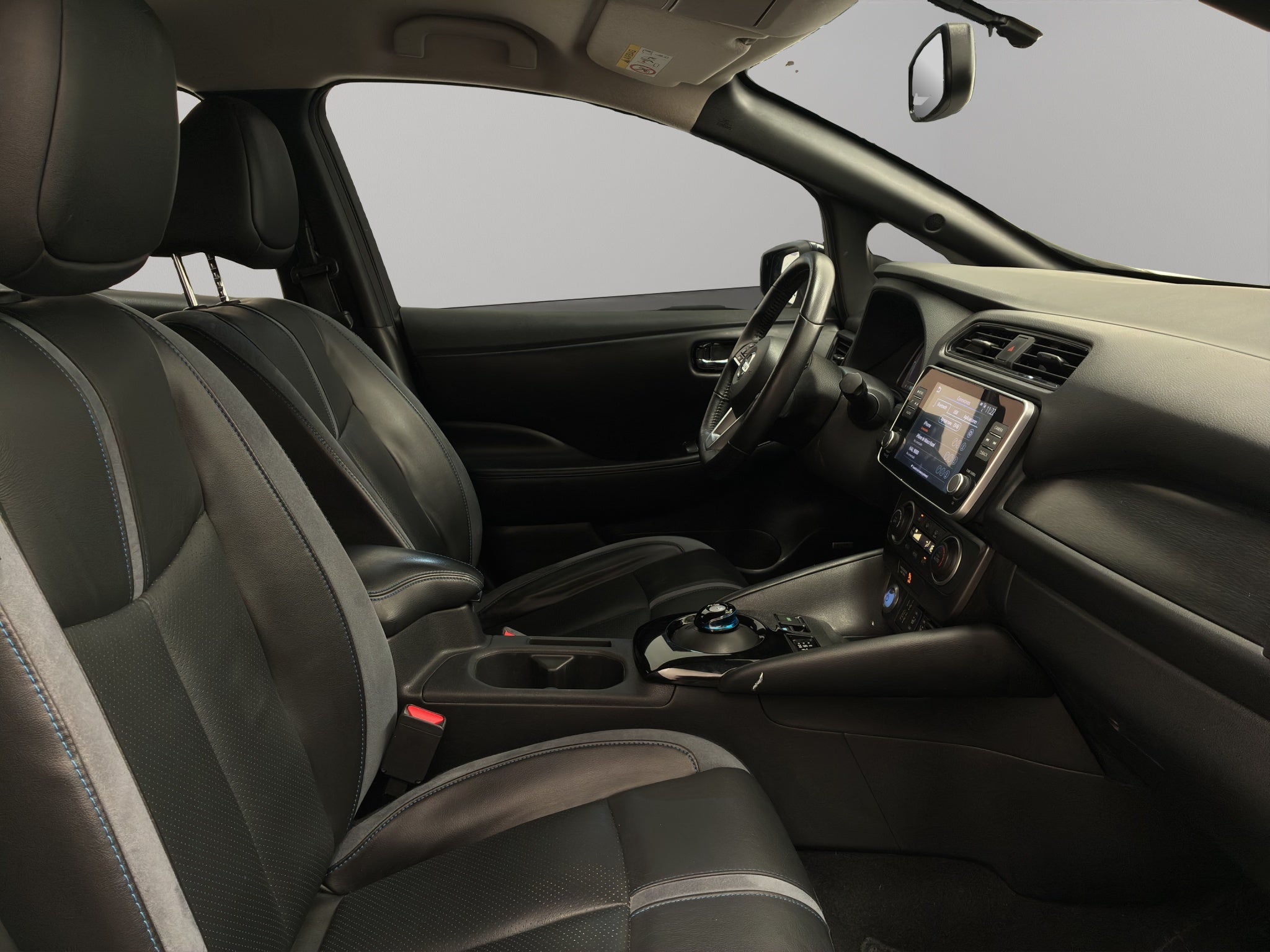 2021 Nissan Leaf 5 pts. HB SL, EV, autonomía 240 km, 40 kWh, piel, RA-17