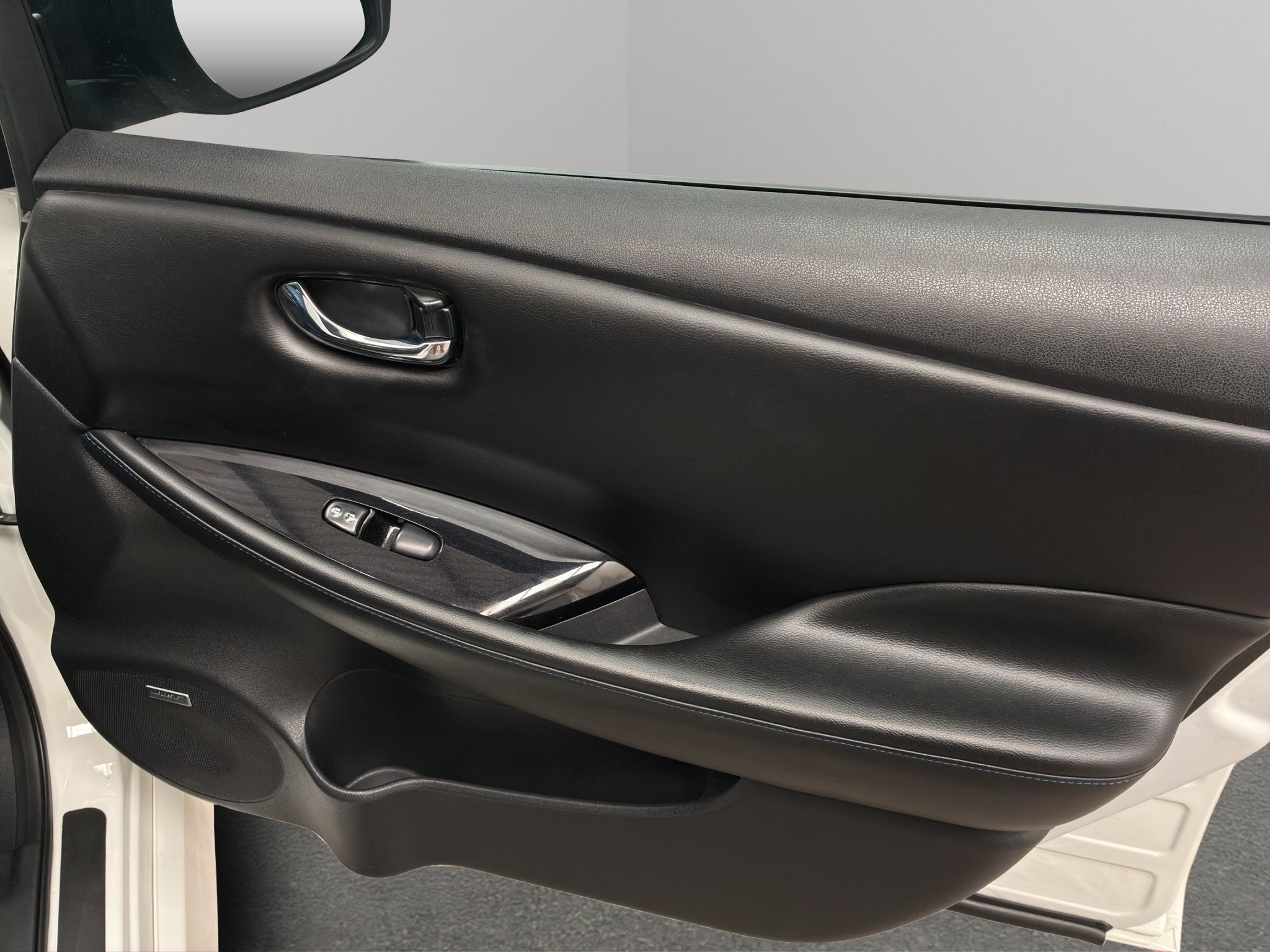 2021 Nissan Leaf 5 pts. HB SL, EV, autonomía 240 km, 40 kWh, piel, RA-17