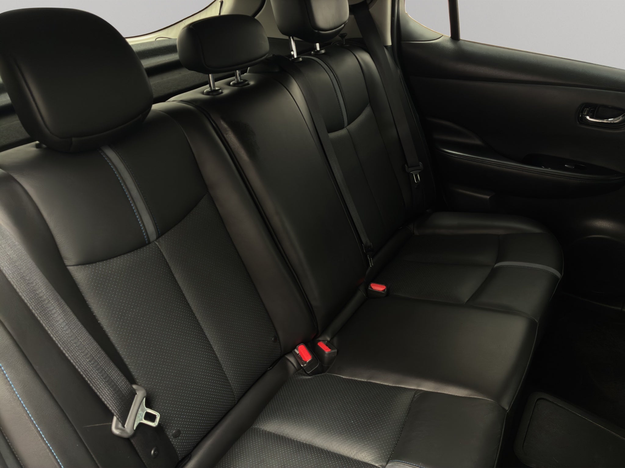 2021 Nissan Leaf 5 pts. HB SL, EV, autonomía 240 km, 40 kWh, piel, RA-17