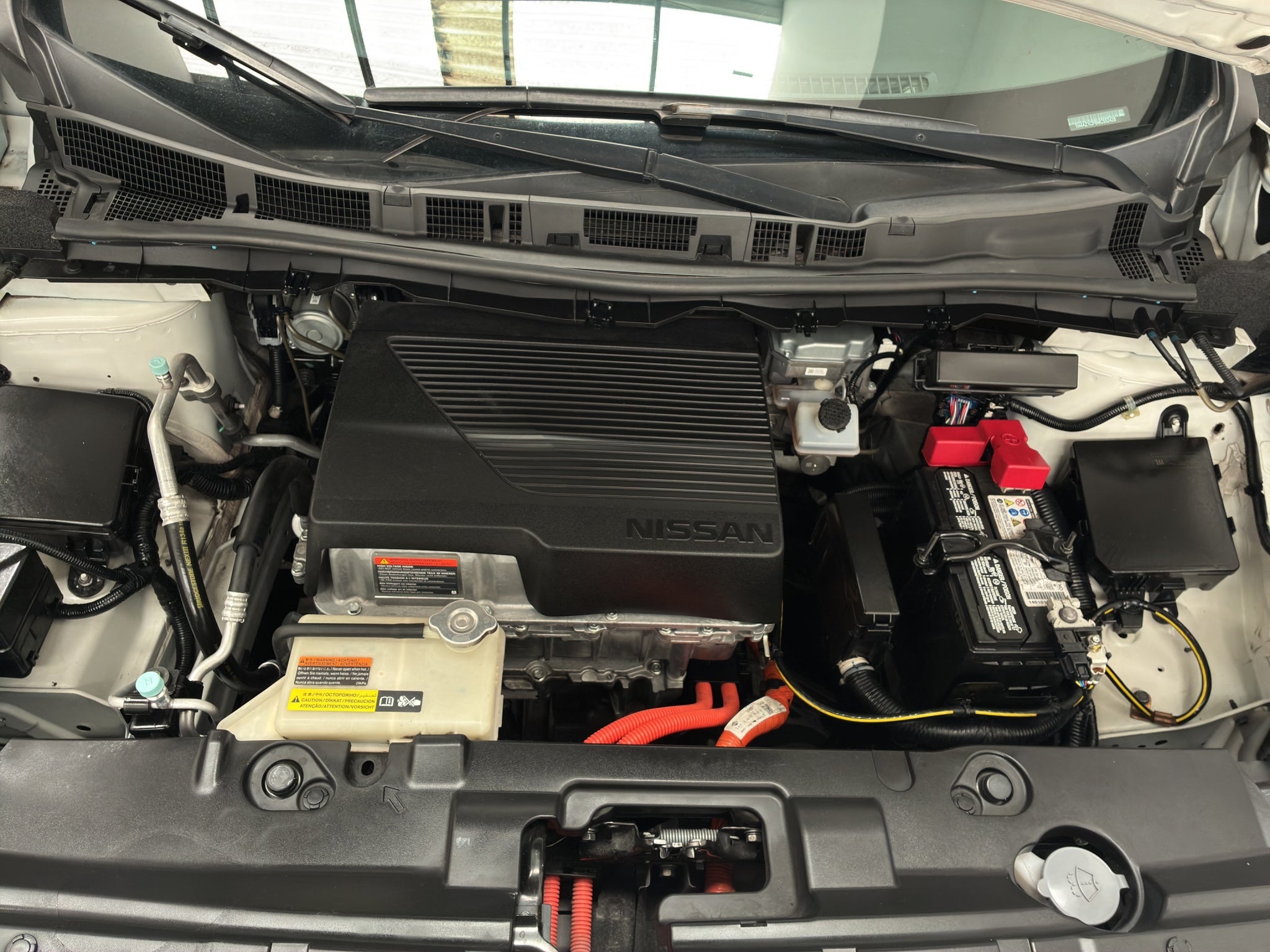 2021 Nissan Leaf 5 pts. HB SL, EV, autonomía 240 km, 40 kWh, piel, RA-17