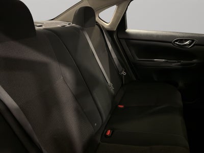 2019 Nissan Sentra 4 pts. Sense, TM6, a/ac., RA-16 (línea anterior)