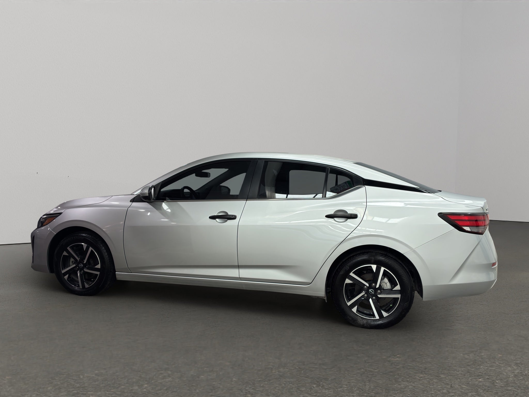 2024 Nissan Sentra 4 pts. Sense, TM6, a/ac., RA-16