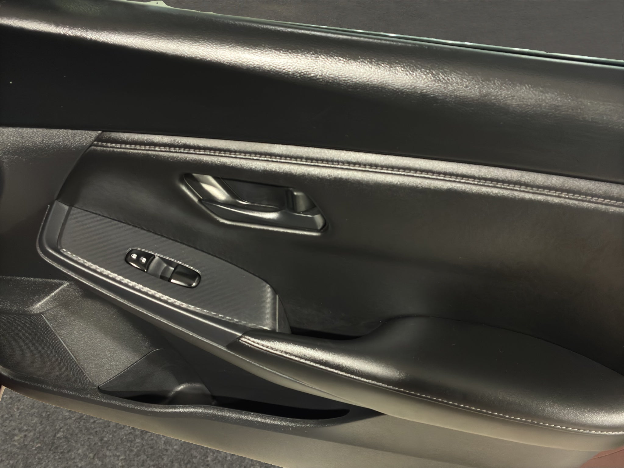 2024 Nissan Sentra 4 pts. Sense, TM6, a/ac., RA-16