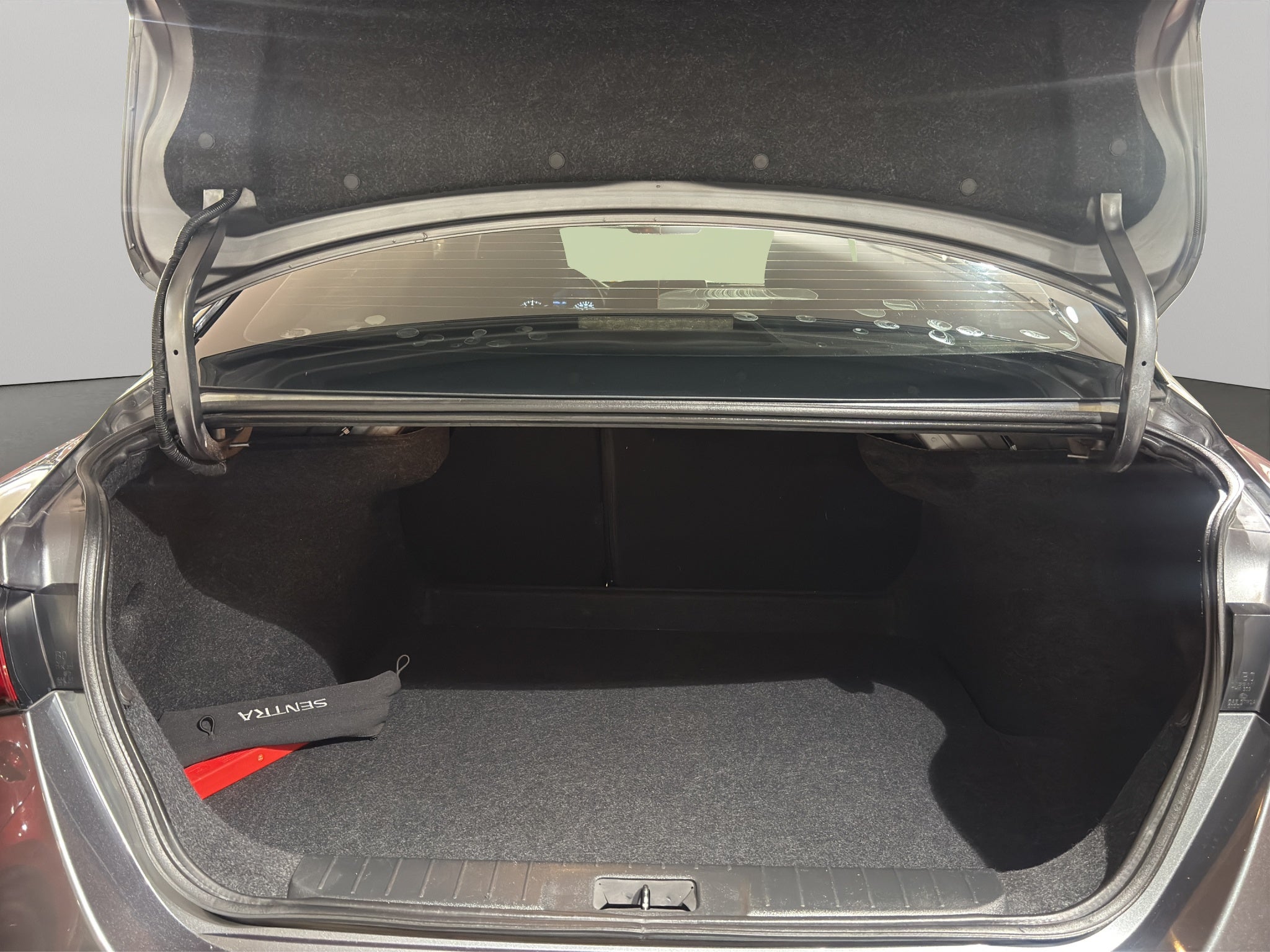 2022 Nissan Sentra 4 pts. Advance, TM6, a/ac., f. niebla, RA-16