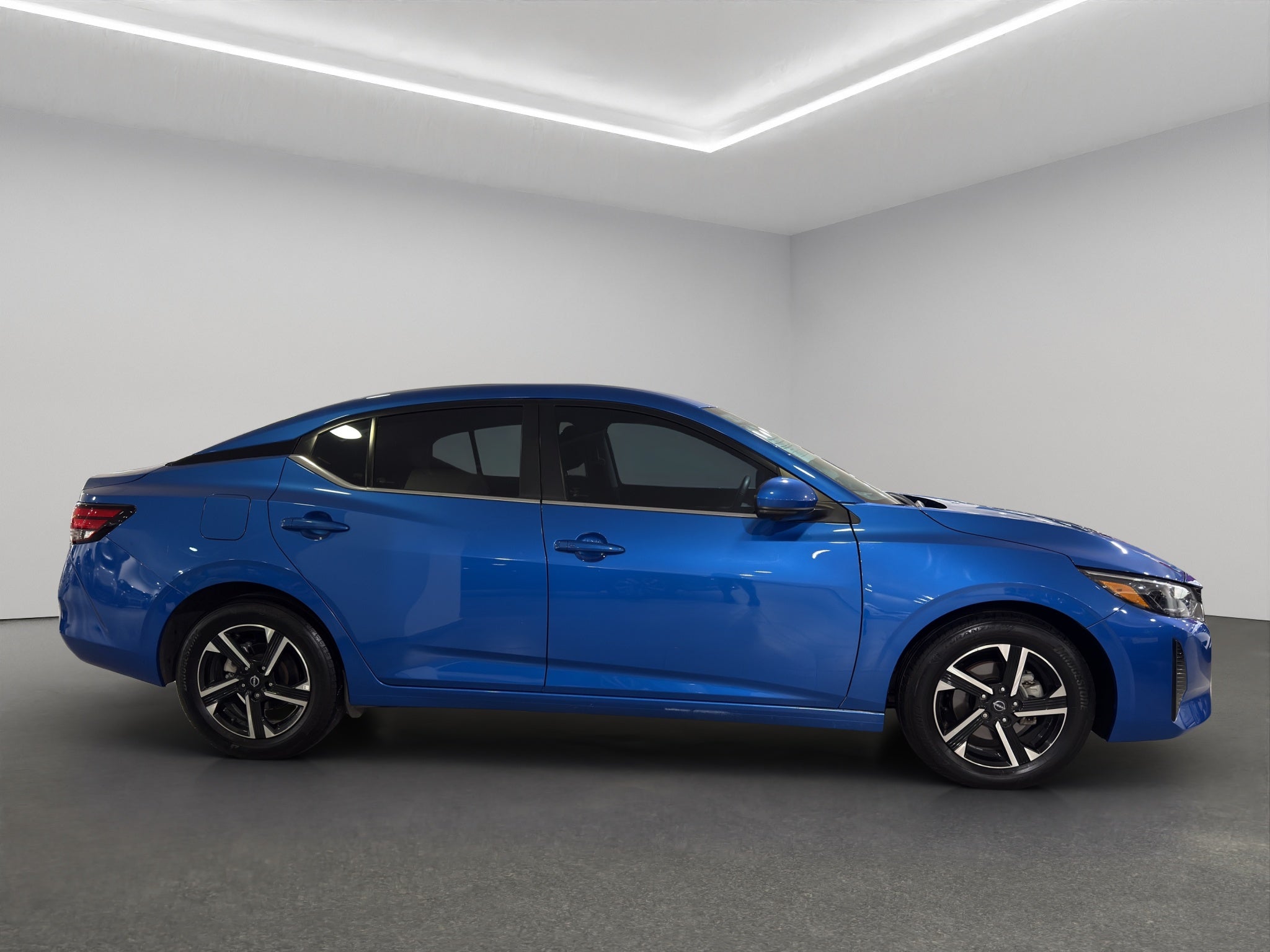 2024 Nissan Sentra 4 pts. Advance, TM6, a/ac., f. niebla, RA-16