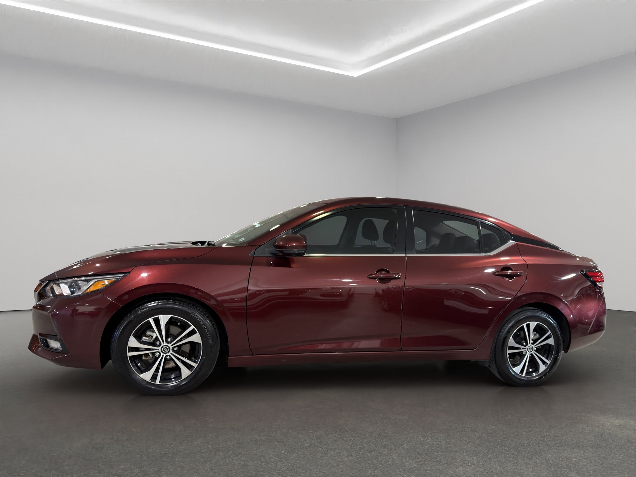 2023 Nissan Sentra 4 pts. Advance, TM6, a/ac., f. niebla, RA-16