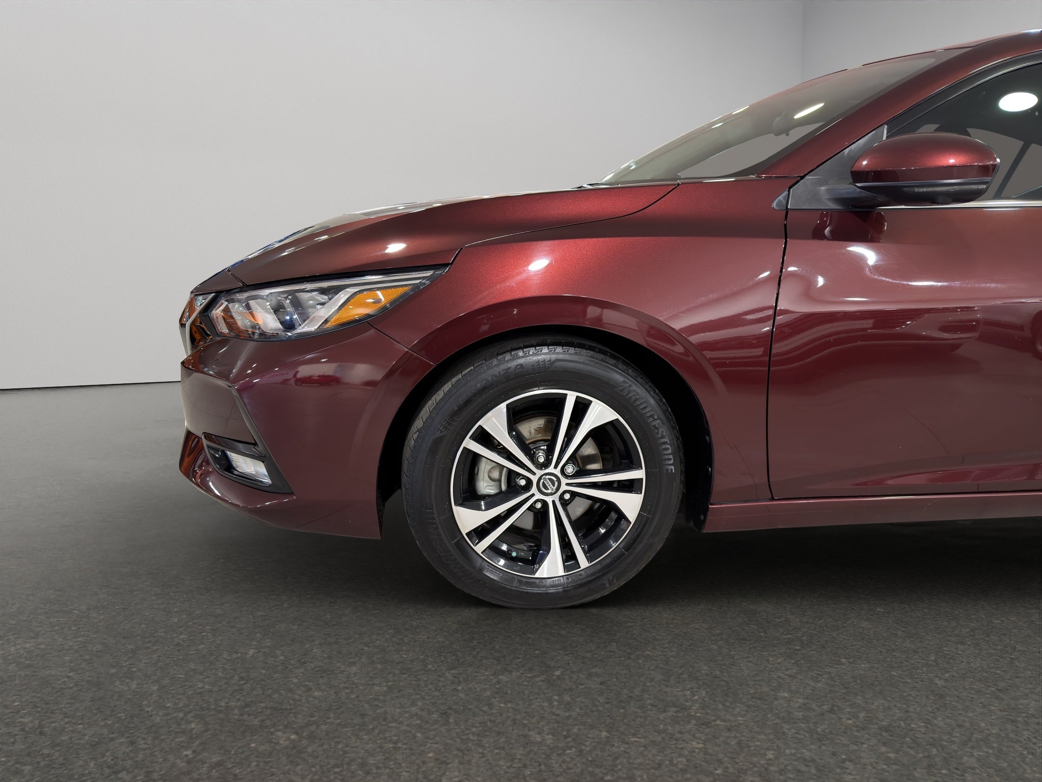 2023 Nissan Sentra 4 pts. Advance, TM6, a/ac., f. niebla, RA-16