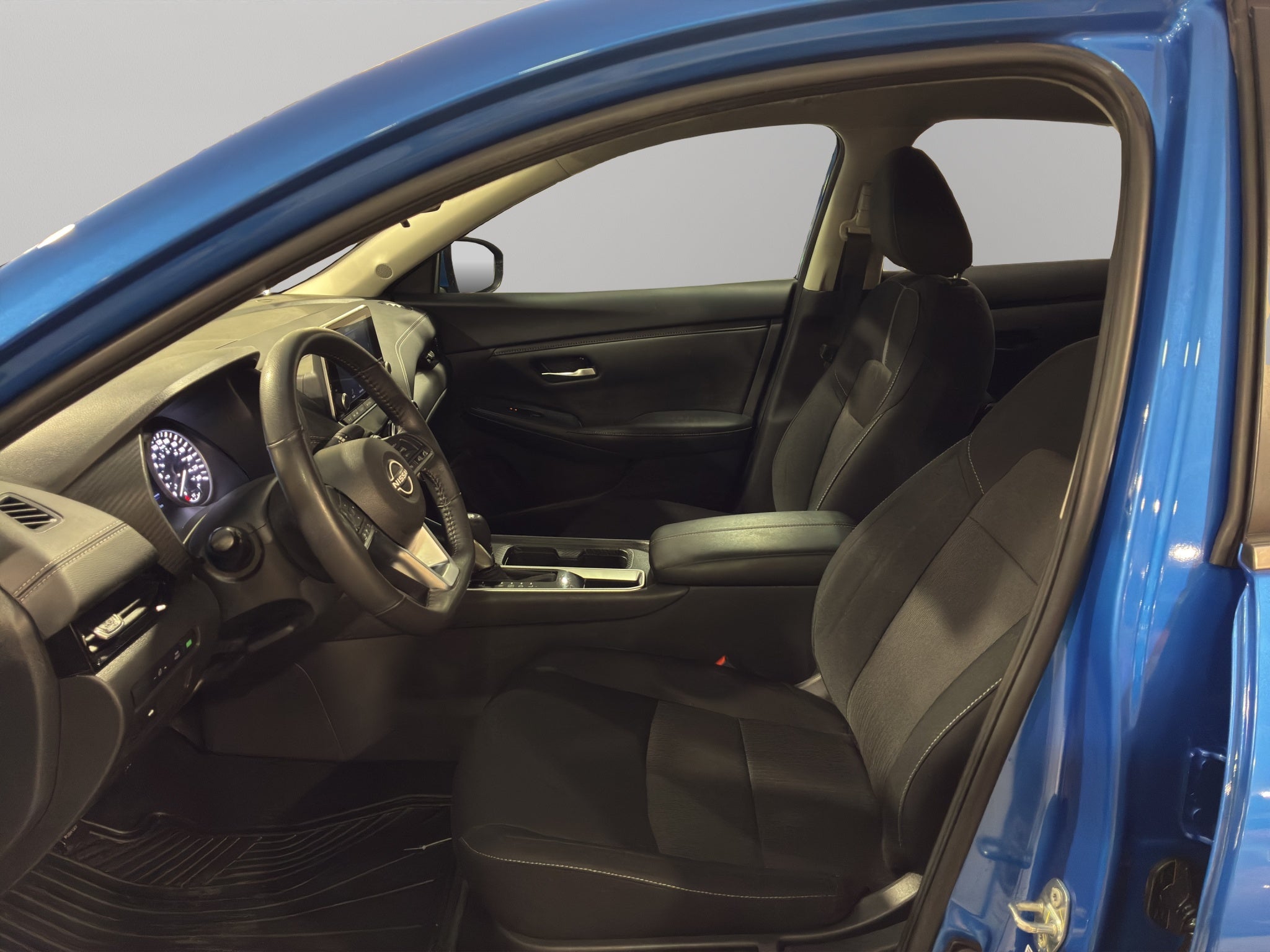 2025 Nissan Sentra 4 pts. Advance, TM6, a/ac., f. niebla, RA-16 (línea anterior)