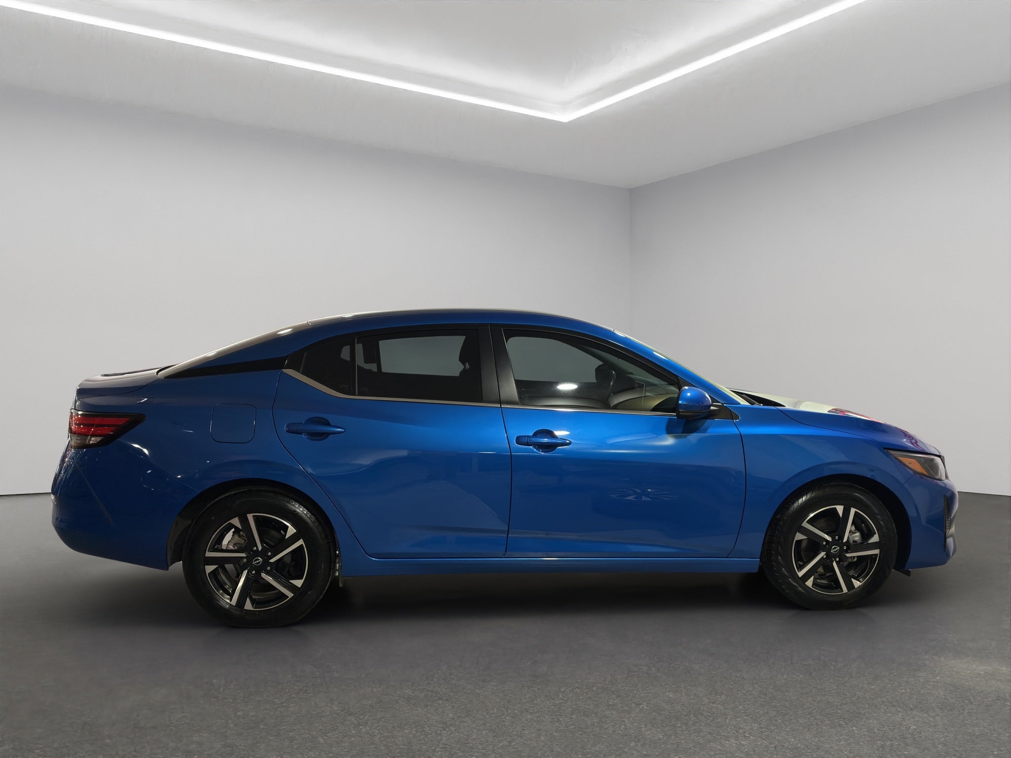 2025 Nissan Sentra 4 pts. Advance, TM6, a/ac., f. niebla, RA-16 (línea anterior)