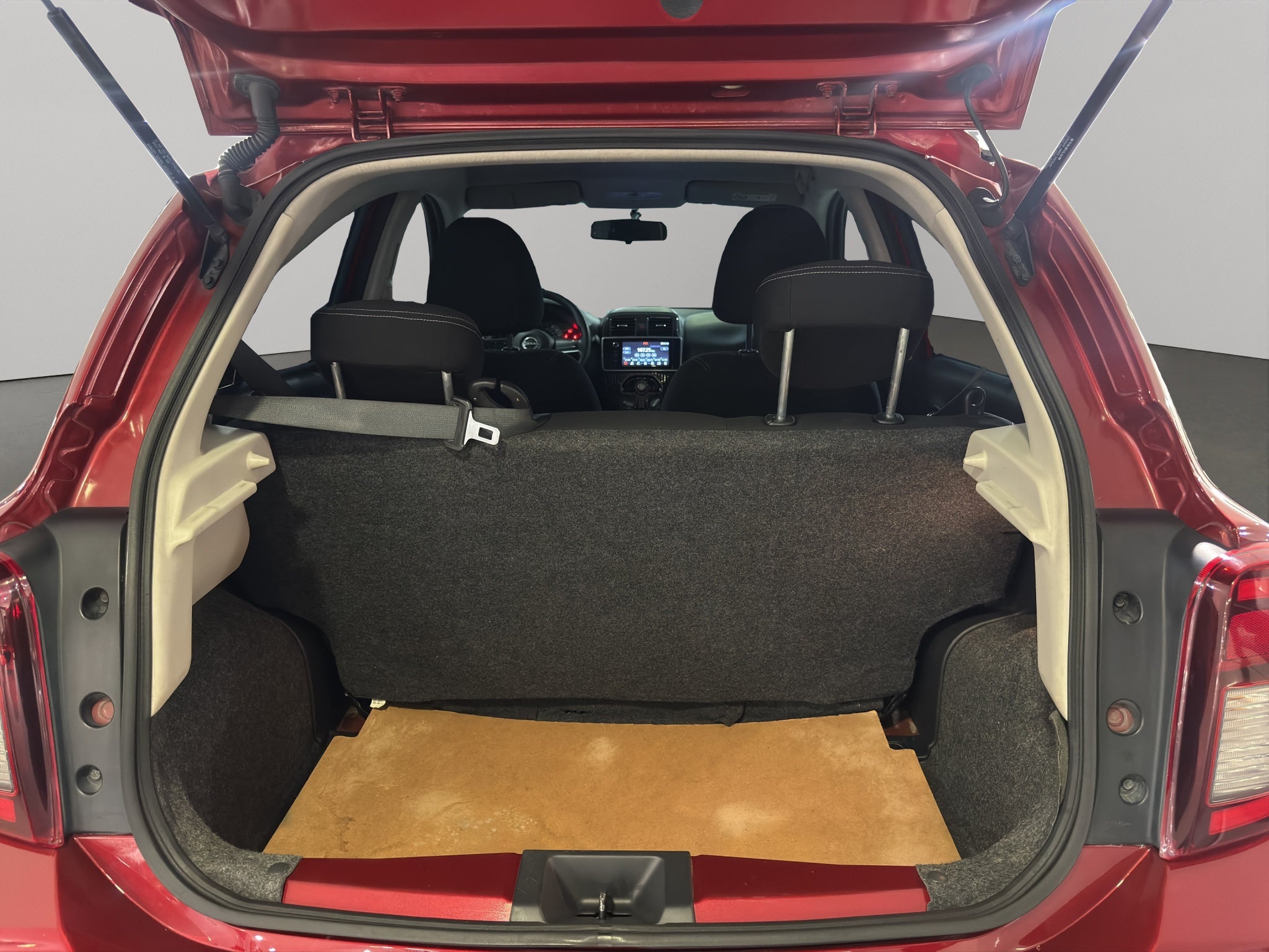 2022 Nissan March 5 pts. HB Advance, TM5, a/ac., VE, BA, ABS, RA-15