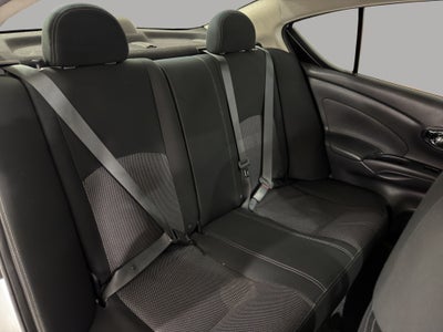 2019 Nissan Versa 4 pts. Advance, TM5, a/ac., VE, f. niebla, RA-16 (línea anterior)