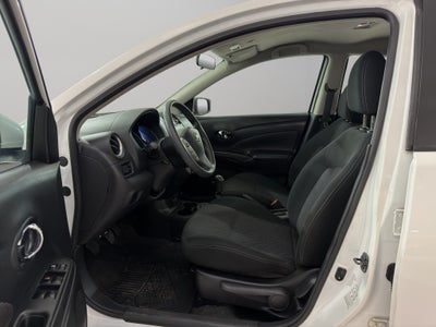 2019 Nissan Versa 4 pts. Advance, TM5, a/ac., VE, f. niebla, RA-16 (línea anterior)
