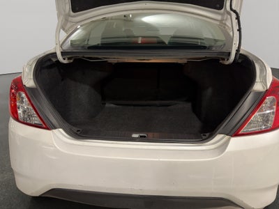 2019 Nissan Versa 4 pts. Advance, TM5, a/ac., VE, f. niebla, RA-16 (línea anterior)