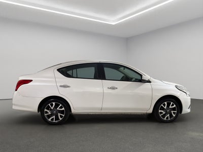2019 Nissan Versa 4 pts. Advance, TM5, a/ac., VE, f. niebla, RA-16 (línea anterior)