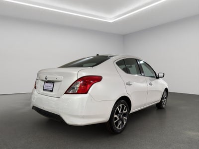 2019 Nissan Versa 4 pts. Advance, TM5, a/ac., VE, f. niebla, RA-16 (línea anterior)
