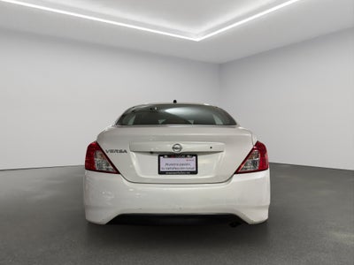 2019 Nissan Versa 4 pts. Advance, TM5, a/ac., VE, f. niebla, RA-16 (línea anterior)