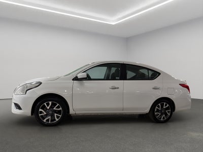 2019 Nissan Versa 4 pts. Advance, TM5, a/ac., VE, f. niebla, RA-16 (línea anterior)