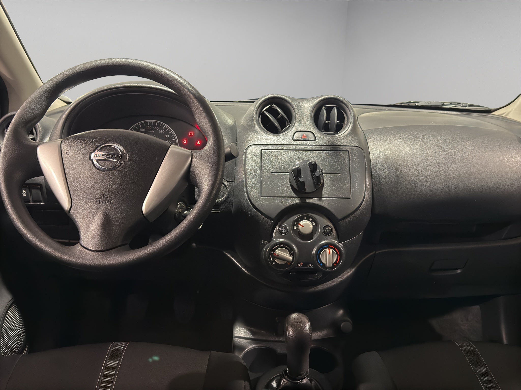 2022 Nissan V-Drive 4 pts. Base, TM5, a/ac., R-15
