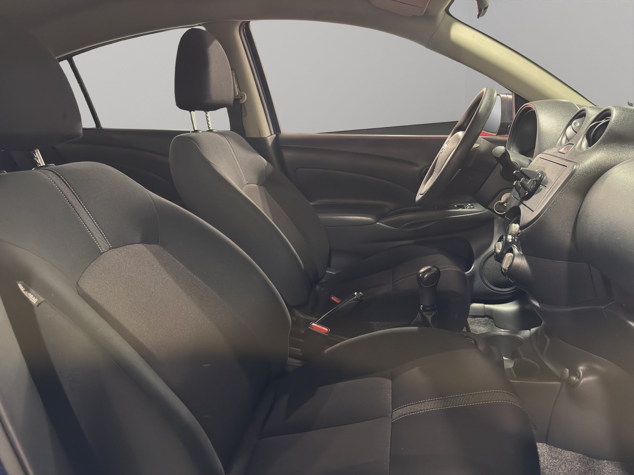 2022 Nissan V-Drive 4 pts. Base, TM5, a/ac., R-15