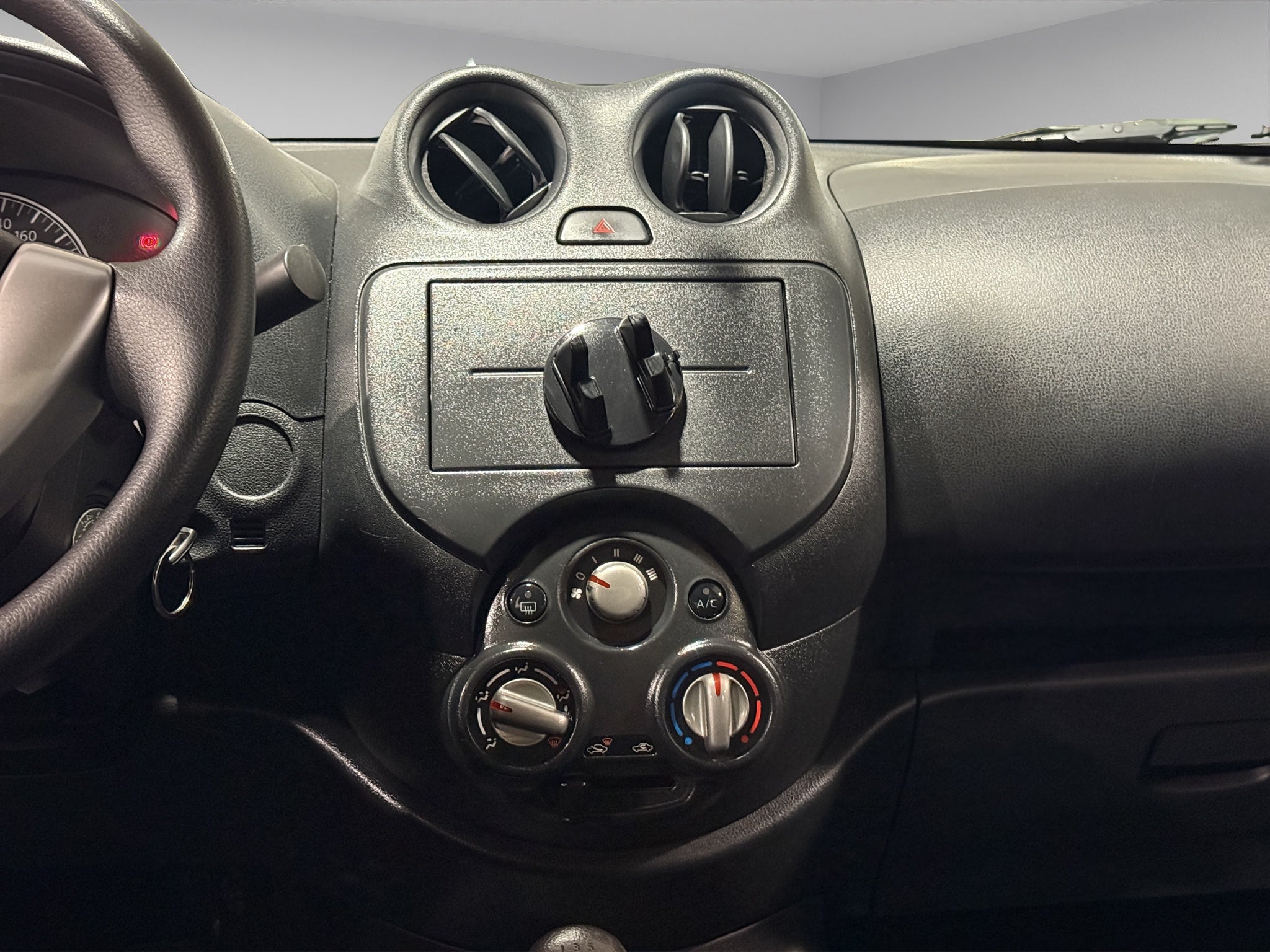 2022 Nissan V-Drive 4 pts. Base, TM5, a/ac., R-15