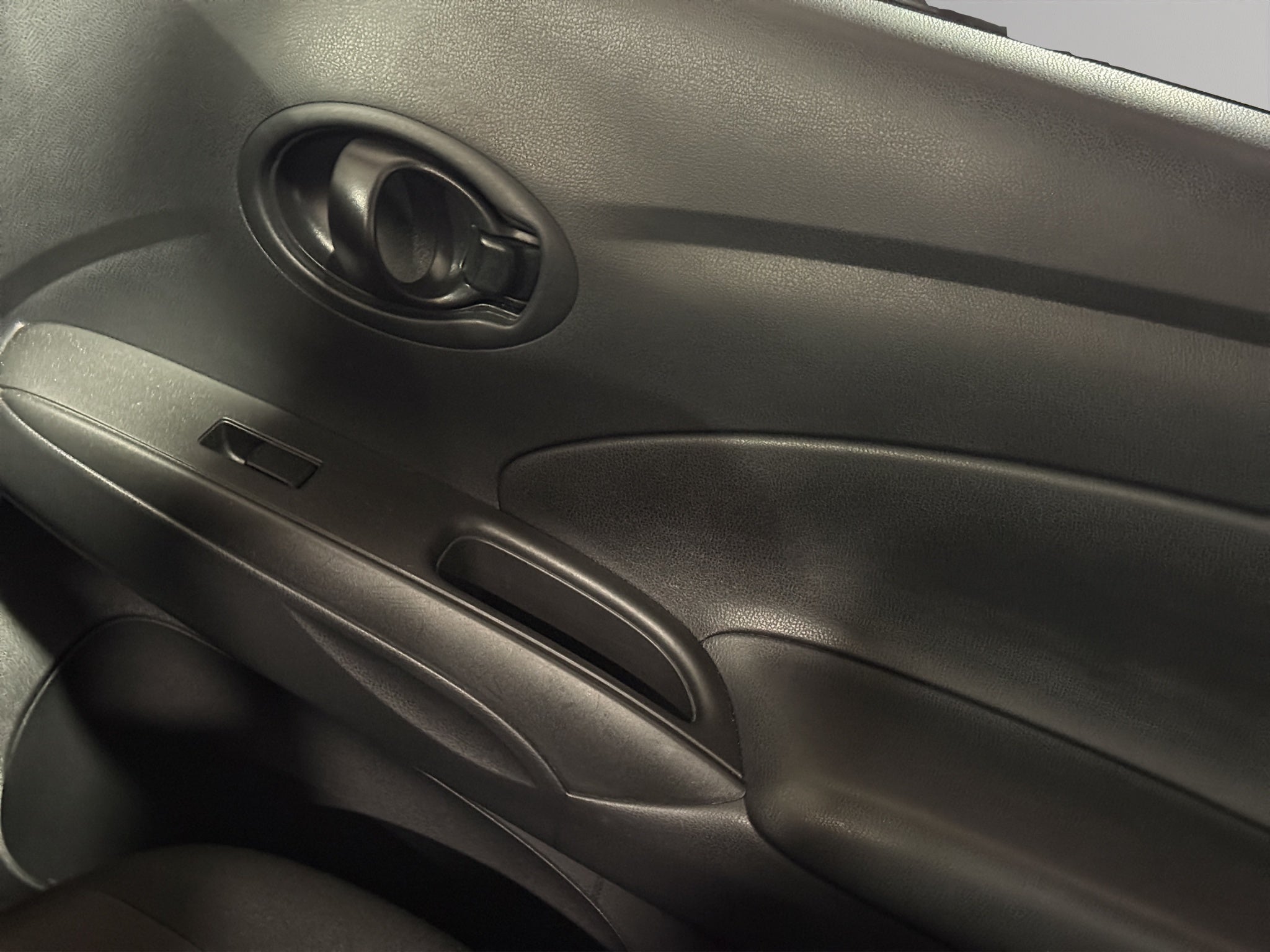 2022 Nissan V-Drive 4 pts. Base, TM5, a/ac., R-15