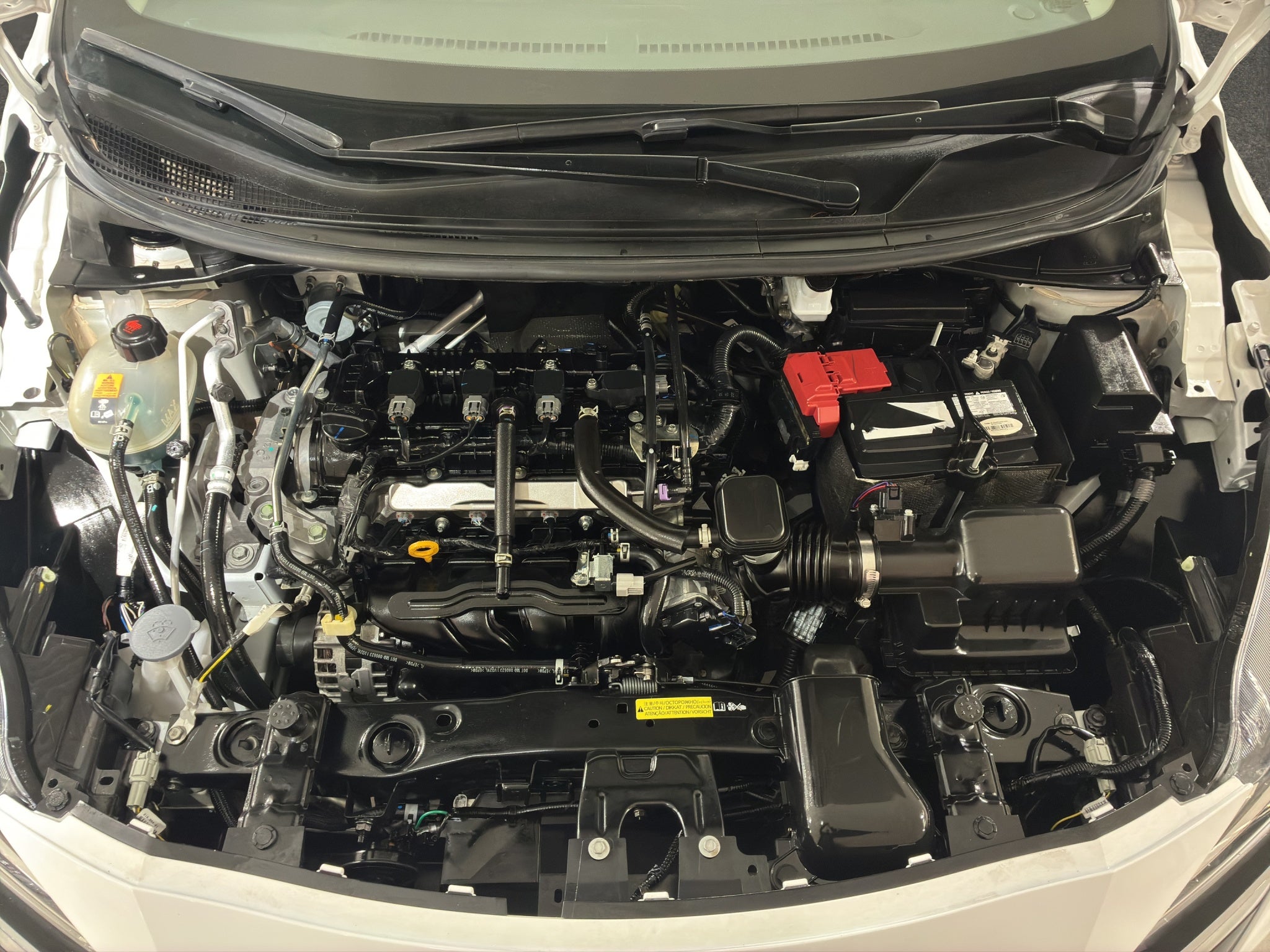 2024 Nissan Versa 4 pts. Sense, TM5, a/ac., R-15