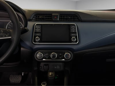 2023 Nissan Versa 4 pts. Advance, TM5, a/ac., f. niebla, RA-16 (cambio de línea)