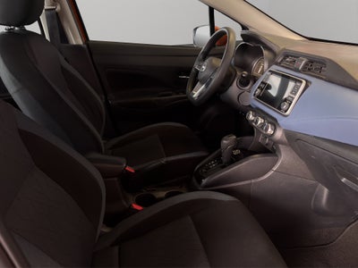 2023 Nissan Versa 4 pts. Advance, TM5, a/ac., f. niebla, RA-16 (cambio de línea)