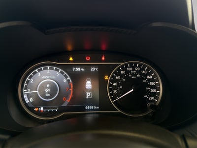 2023 Nissan Versa 4 pts. Advance, TM5, a/ac., f. niebla, RA-16 (cambio de línea)