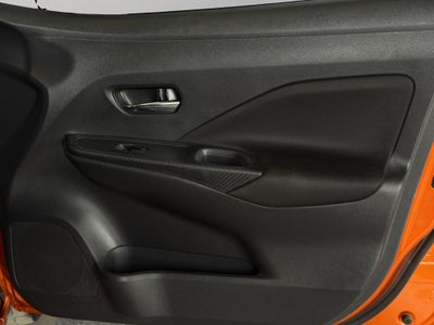 2023 Nissan Versa 4 pts. Advance, TM5, a/ac., f. niebla, RA-16 (cambio de línea)