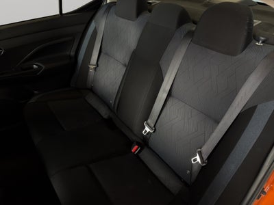 2023 Nissan Versa 4 pts. Advance, TM5, a/ac., f. niebla, RA-16 (cambio de línea)