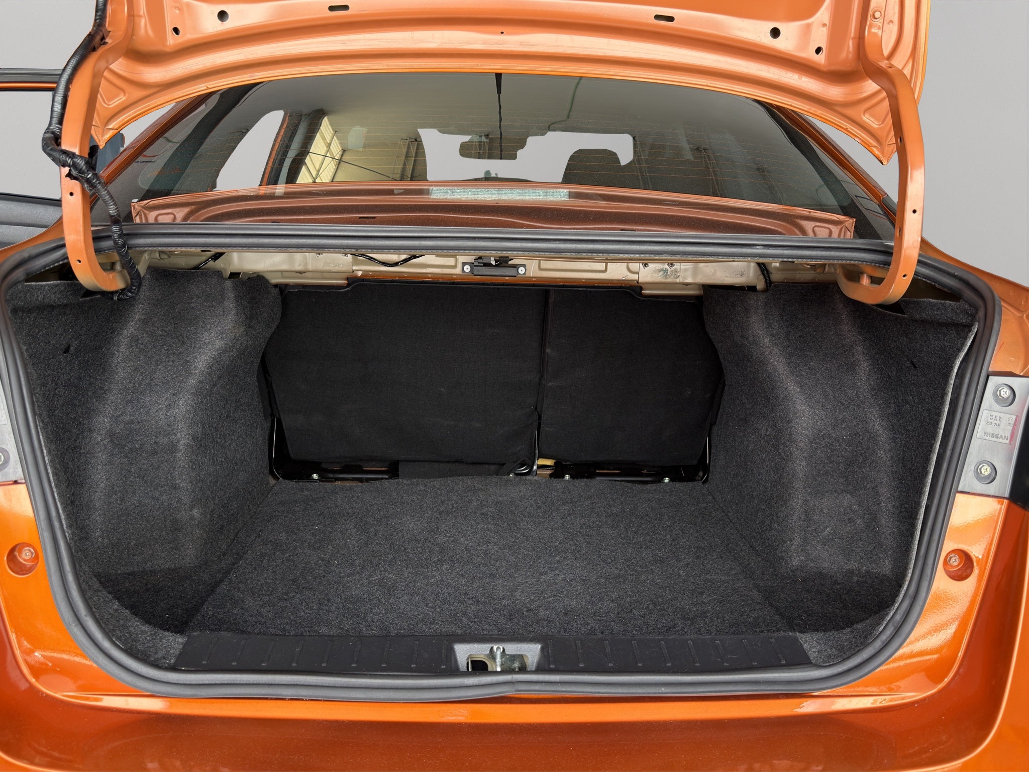 2023 Nissan Versa 4 pts. Advance, TM5, a/ac., f. niebla, RA-16 (cambio de línea)