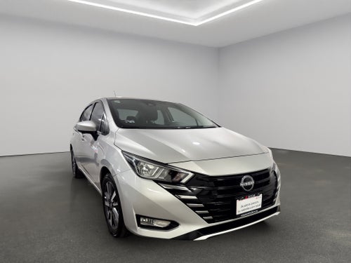 2025 Nissan Versa 4 pts. Advance, TM5, a/ac., f. niebla, RA-16 (línea anterior)