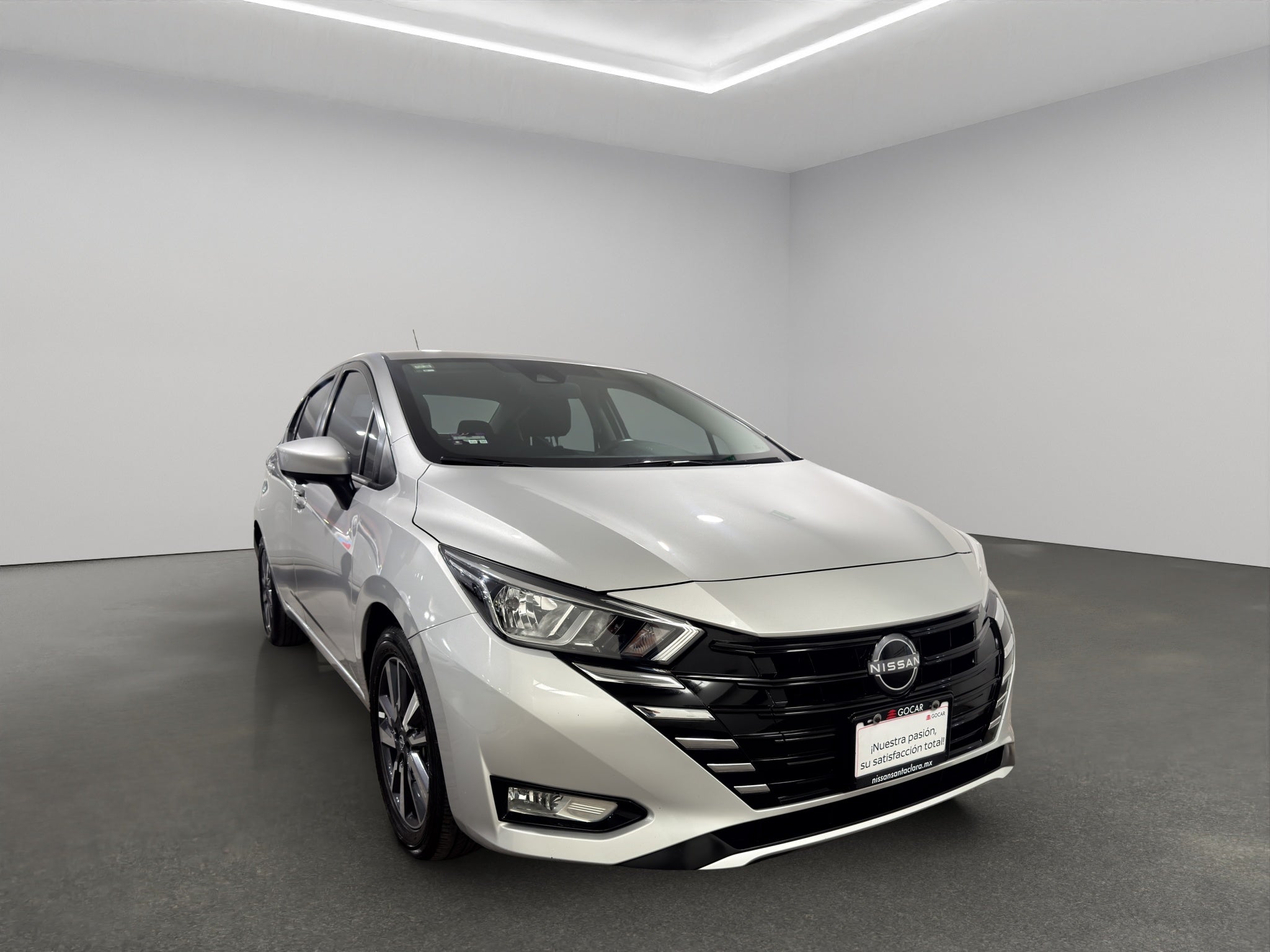 2025 Nissan Versa 4 pts. Advance, TM5, a/ac., f. niebla, RA-16 (línea anterior)