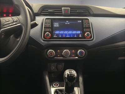 2025 Nissan Versa 4 pts. Advance, TM5, a/ac., f. niebla, RA-16 (línea anterior)