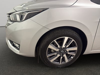 2025 Nissan Versa 4 pts. Advance, TM5, a/ac., f. niebla, RA-16 (línea anterior)