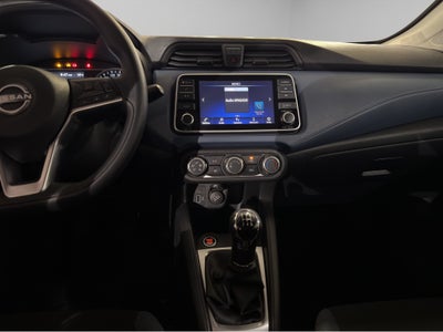 2025 Nissan Versa 4 pts. Advance, TM5, a/ac., f. niebla, RA-16