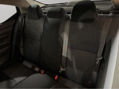 2025 Nissan Versa 4 pts. Advance, TM5, a/ac., f. niebla, RA-16