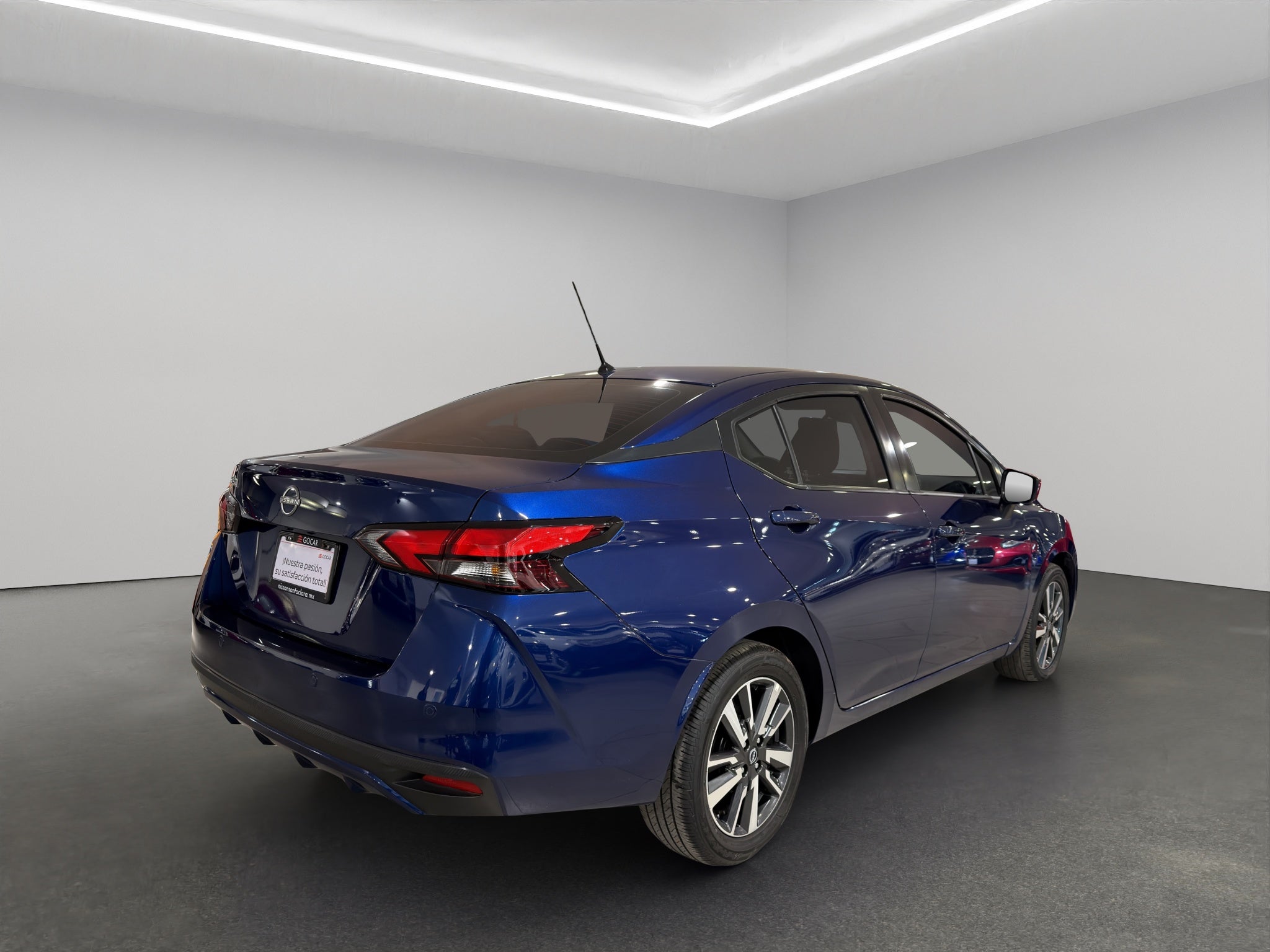 2025 Nissan Versa 4 pts. Advance, TM5, a/ac., f. niebla, RA-16