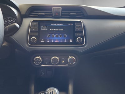 2025 Nissan Versa 4 pts. Advance, TM5, a/ac., f. niebla, RA-16