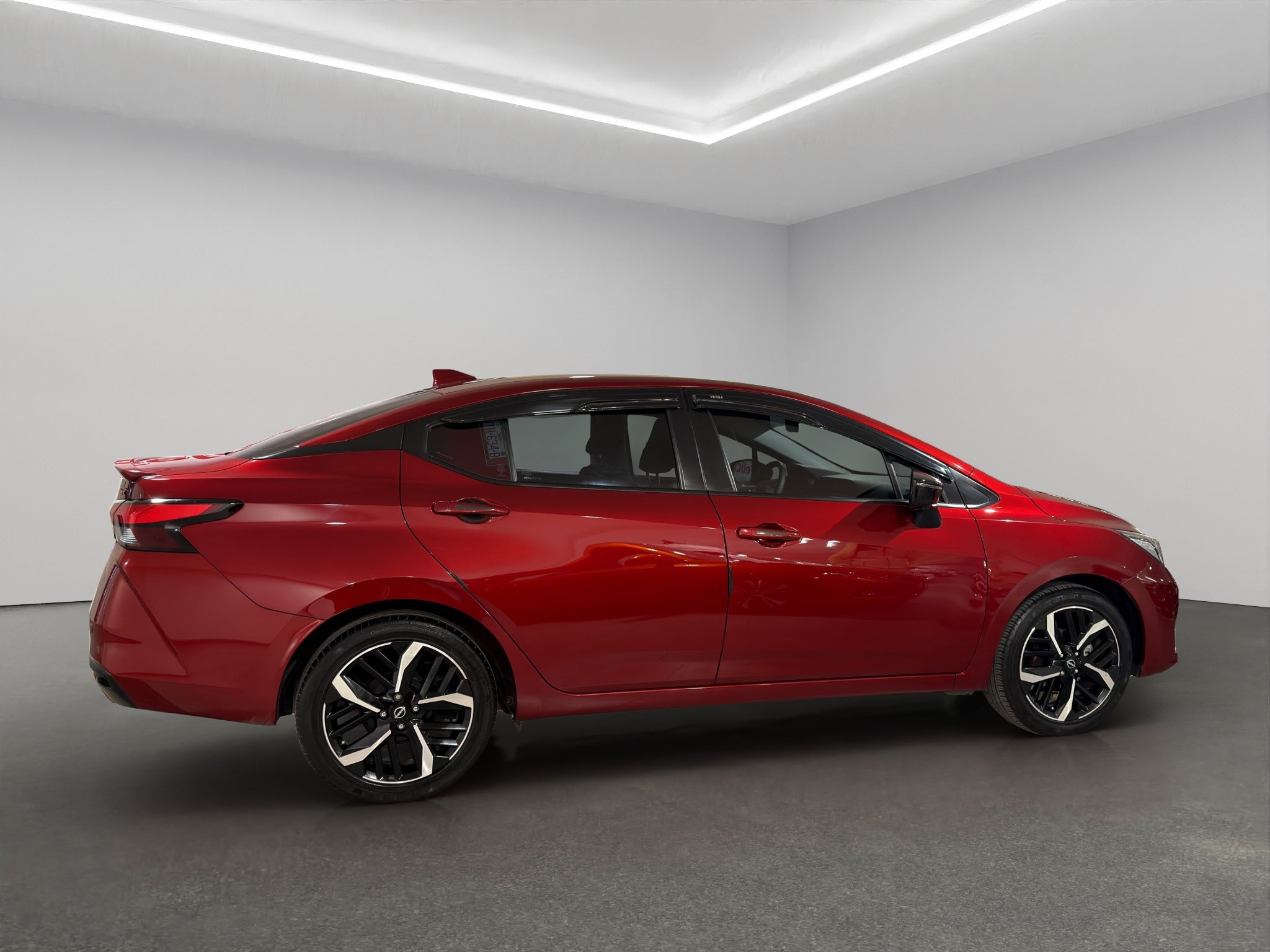 2025 Nissan Versa 4 pts. SR, CVT, a/ac. Aut., f. niebla, f. led, spoiler, RA-17