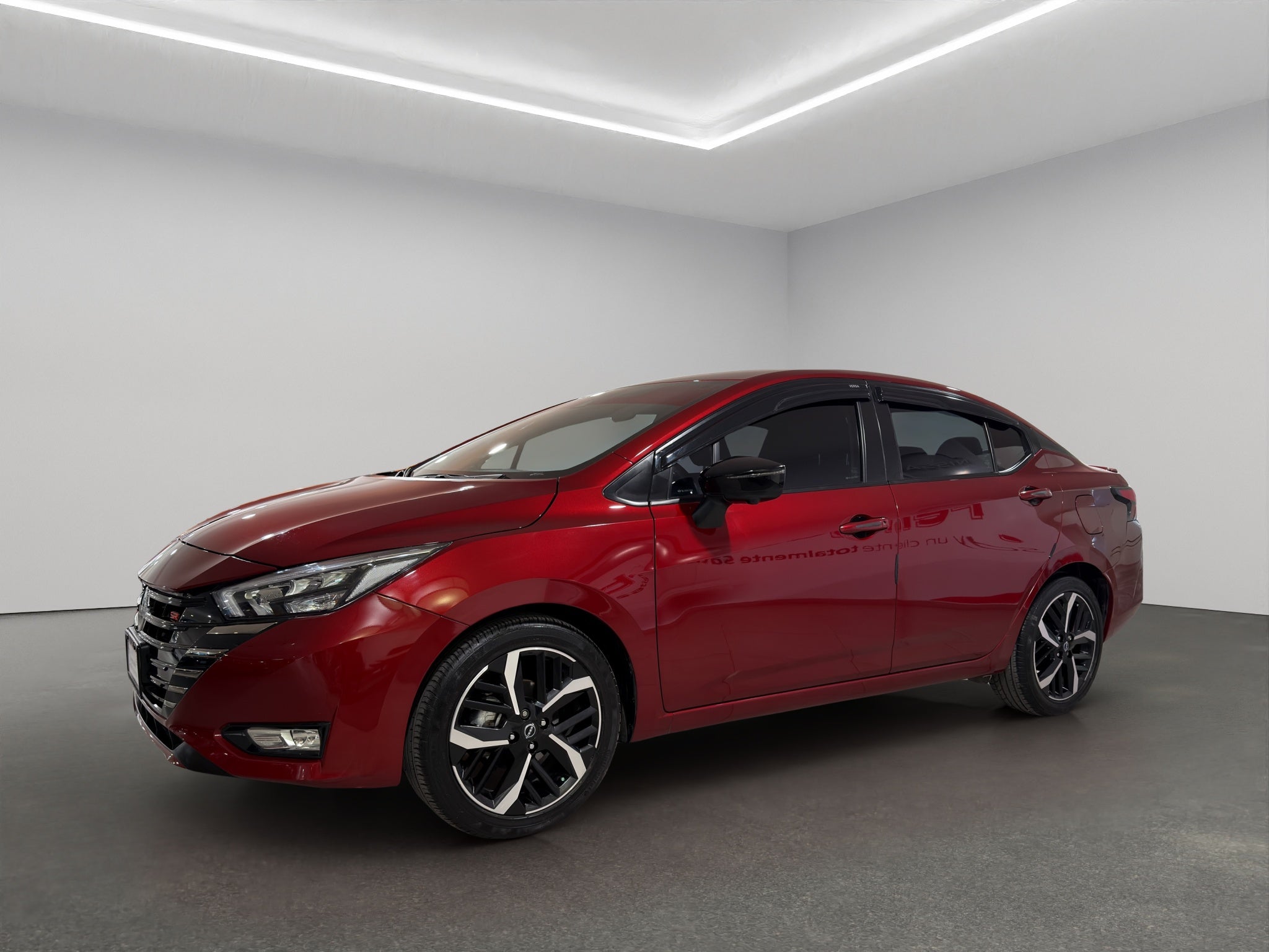 2025 Nissan Versa 4 pts. SR, CVT, a/ac. Aut., f. niebla, f. led, spoiler, RA-17