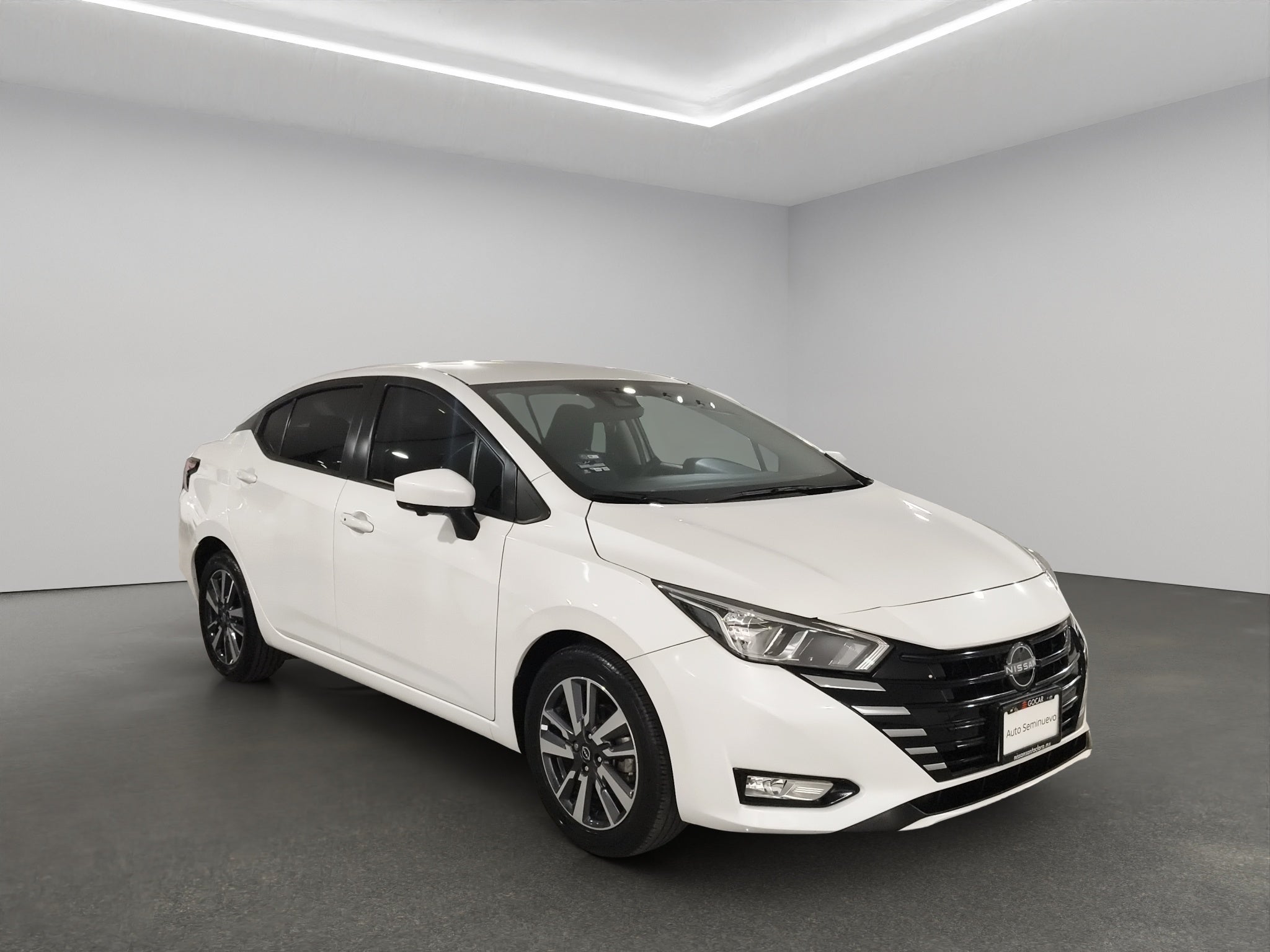 2024 Nissan Versa 4 pts. Advance, TM5, a/ac., f. niebla, RA-16