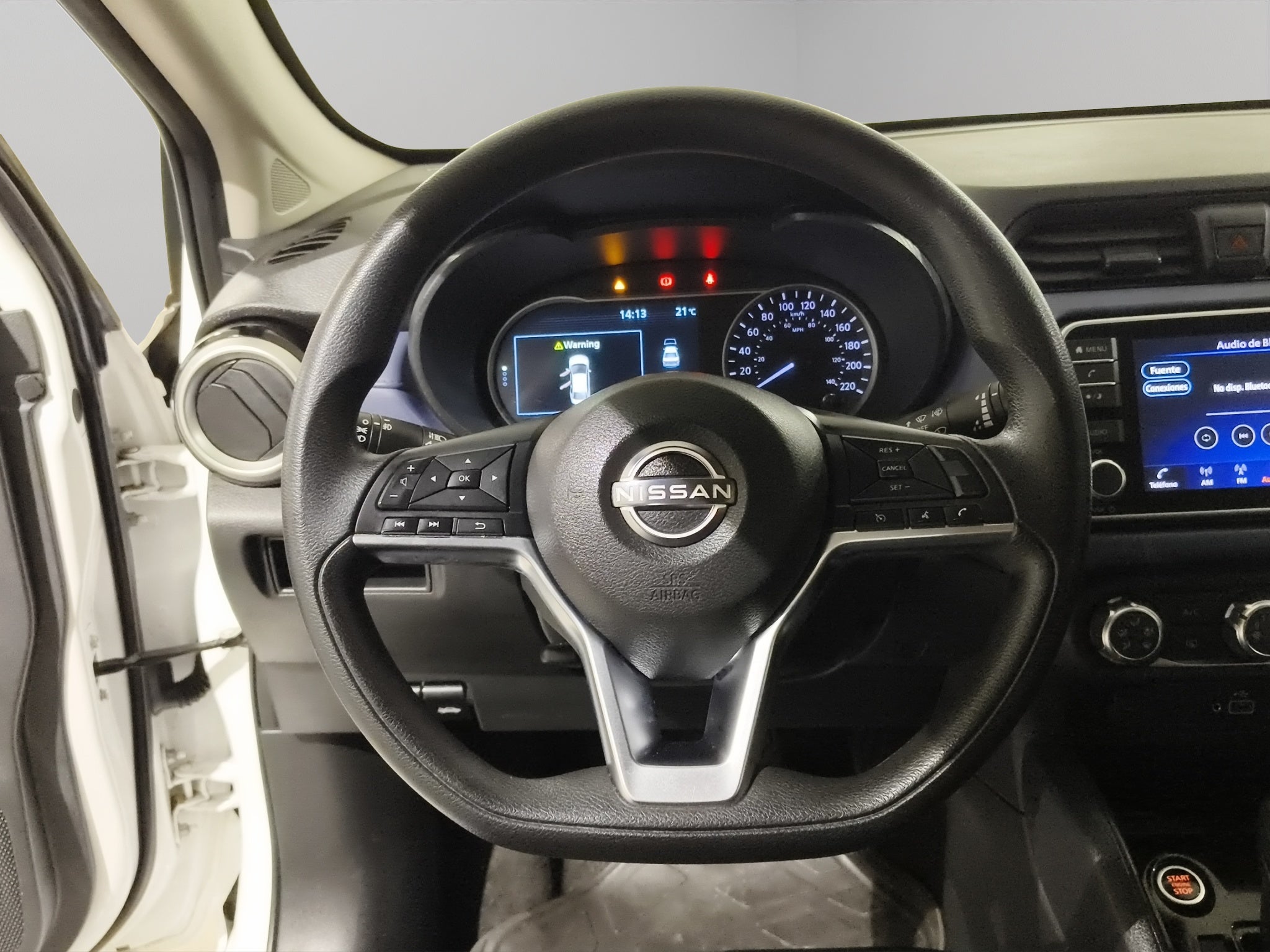 2024 Nissan Versa 4 pts. Advance, TM5, a/ac., f. niebla, RA-16