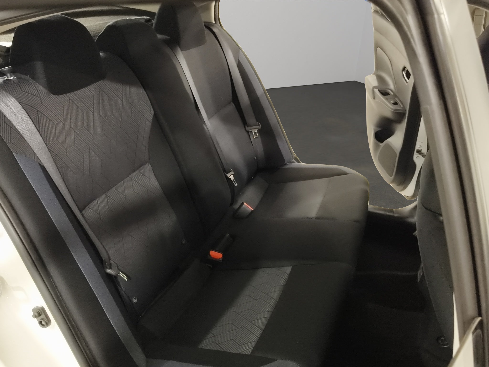 2024 Nissan Versa 4 pts. Advance, TM5, a/ac., f. niebla, RA-16