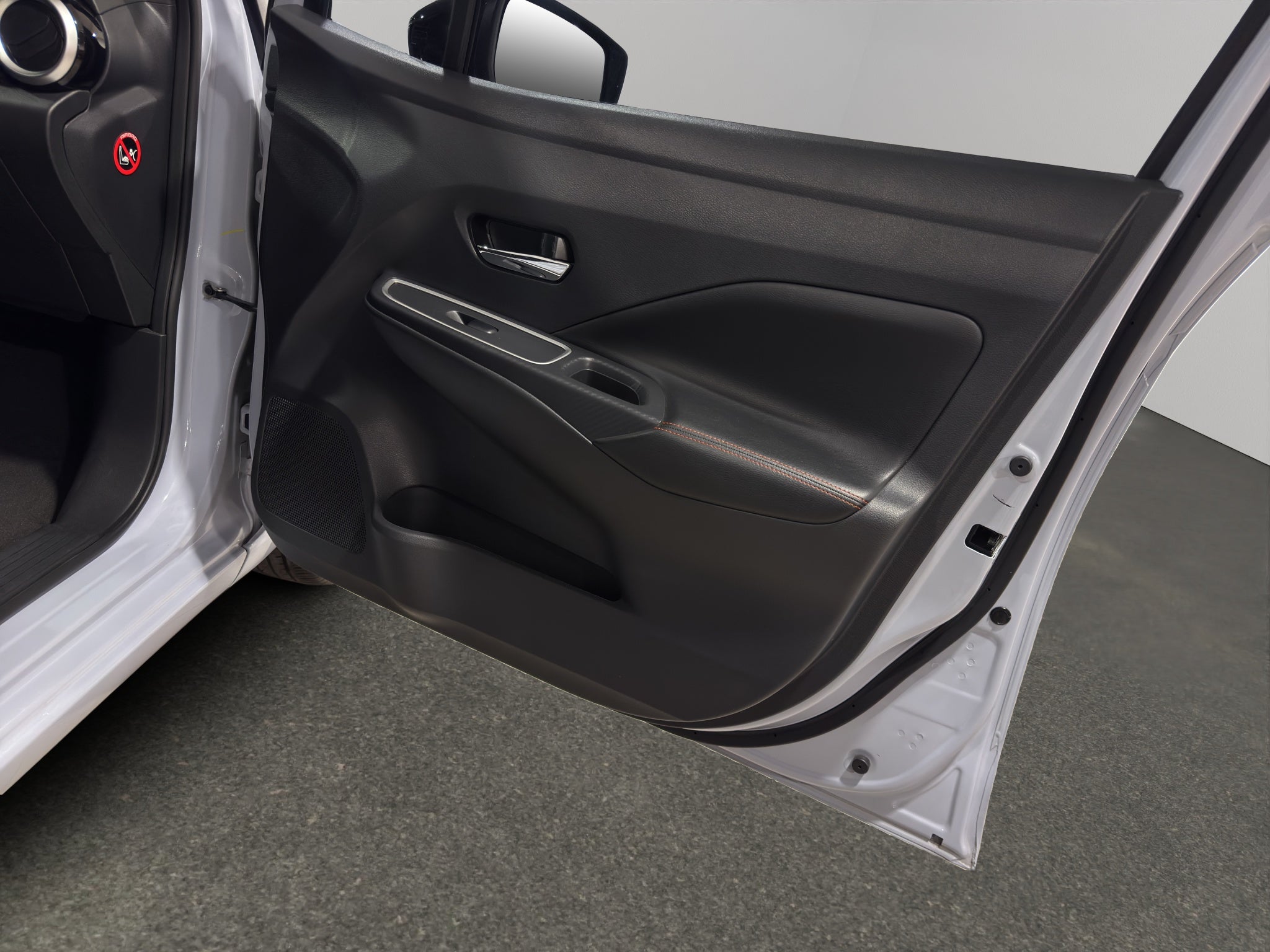 2024 Nissan Versa 4 pts. SR, CVT, a/ac. Aut., f. niebla, f. led, spoiler, RA-17