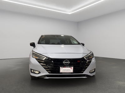 2024 Nissan Versa 4 pts. SR, CVT, a/ac. Aut., f. niebla, f. led, spoiler, RA-17