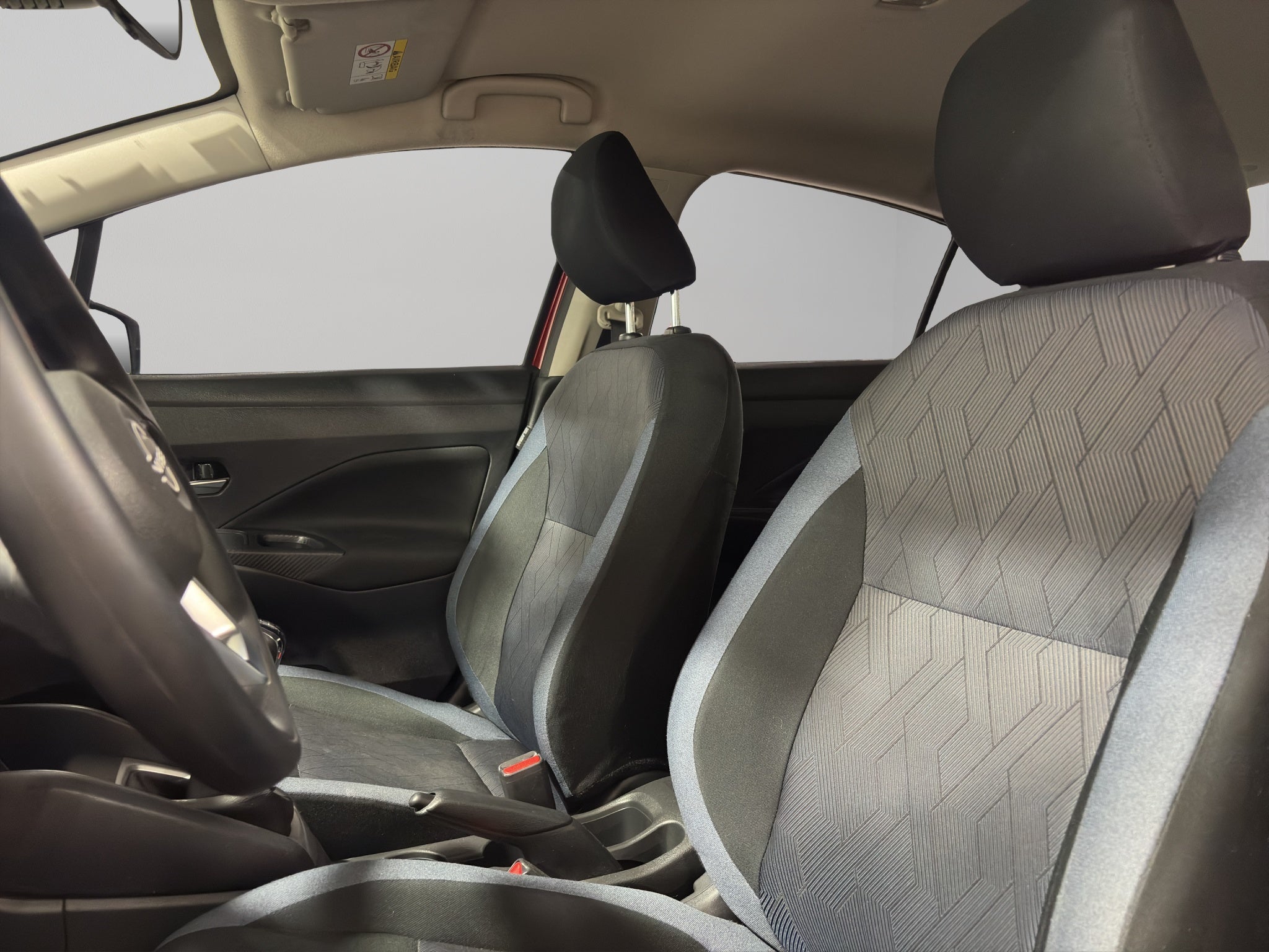 2024 Nissan Versa 4 pts. Advance, TM5, a/ac., f. niebla, RA-16