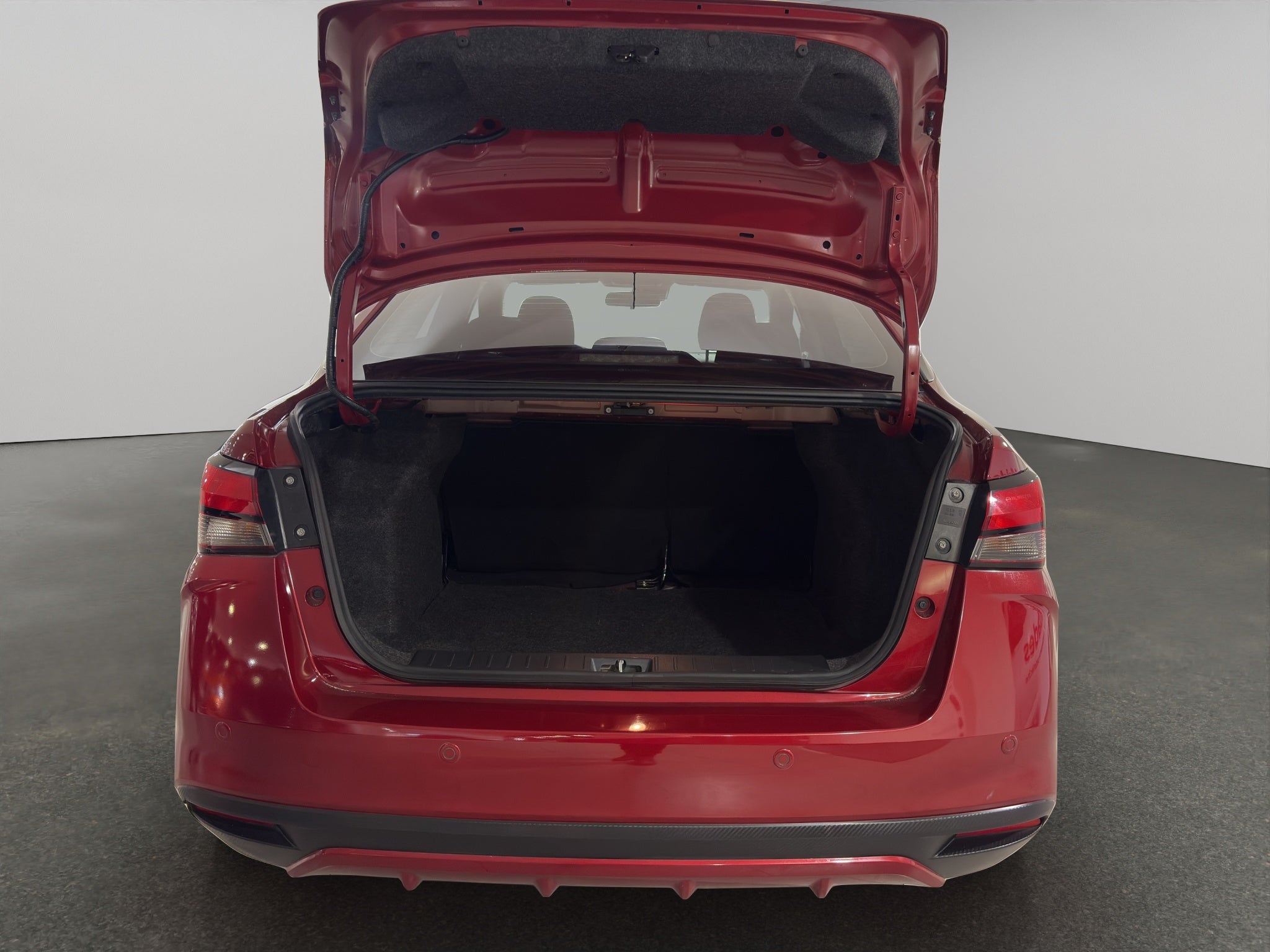 2024 Nissan Versa 4 pts. Advance, TM5, a/ac., f. niebla, RA-16