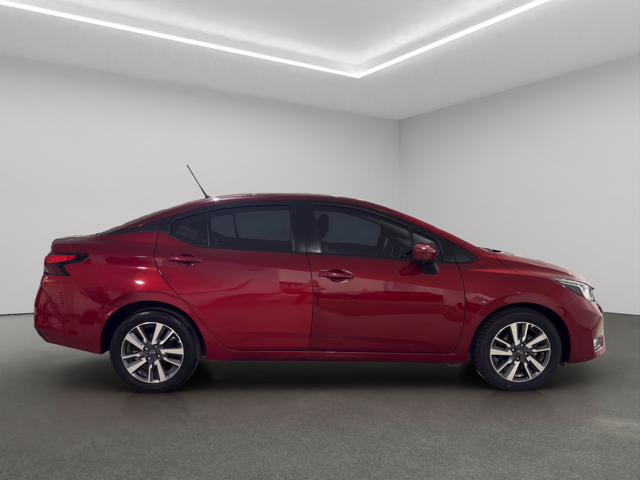 2024 Nissan Versa 4 pts. Advance, TM5, a/ac., f. niebla, RA-16